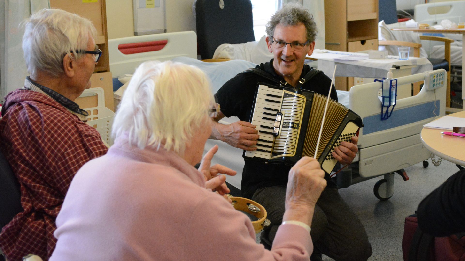 Hugh Nankivell perfoming