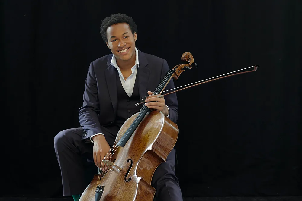 Photo of Sheku Kanneh-Mason with cello