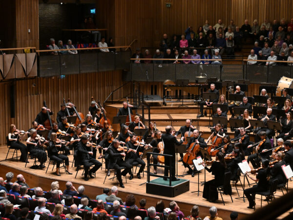 Wigglesworth Conducts Elgar