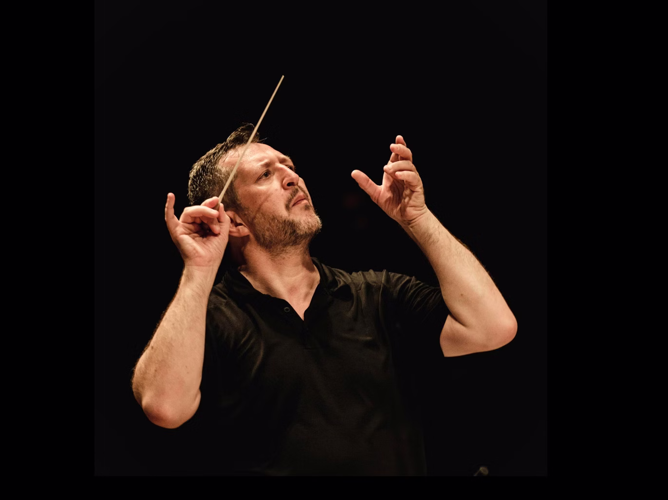 Thomas Ades conducting