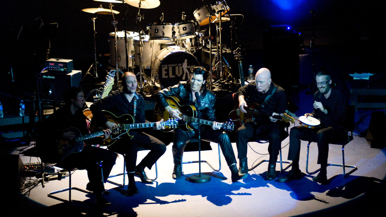 Lee Memphis King as Elvis (C) Ben Rector