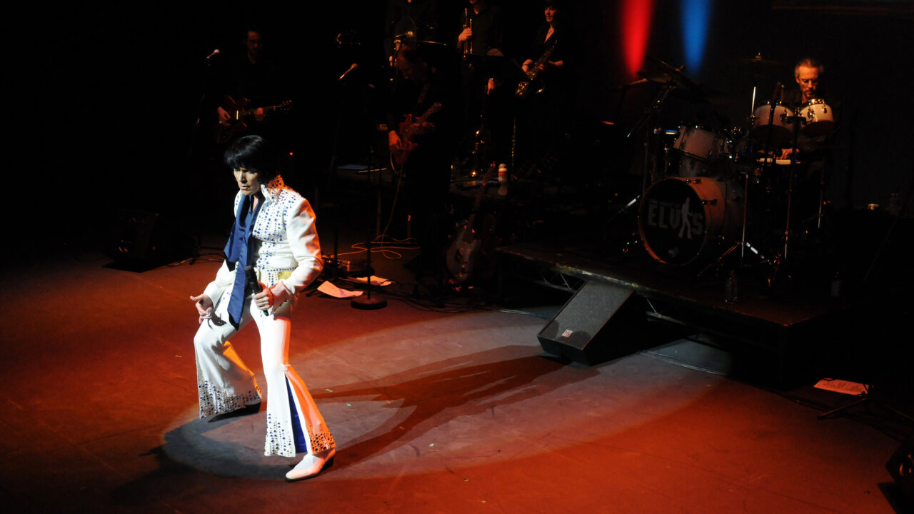 Lee Memphis King as Elvis (C) Ben Rector