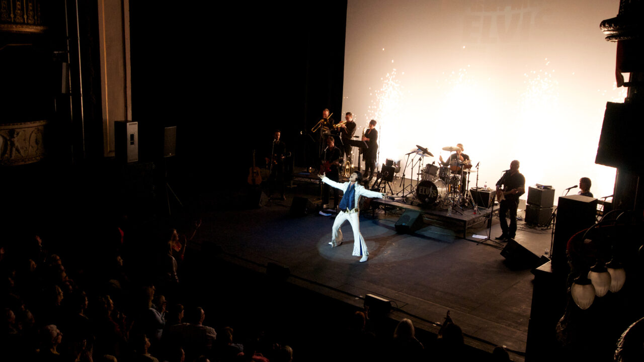 Lee Memphis King as Elvis (C) Ben Rector