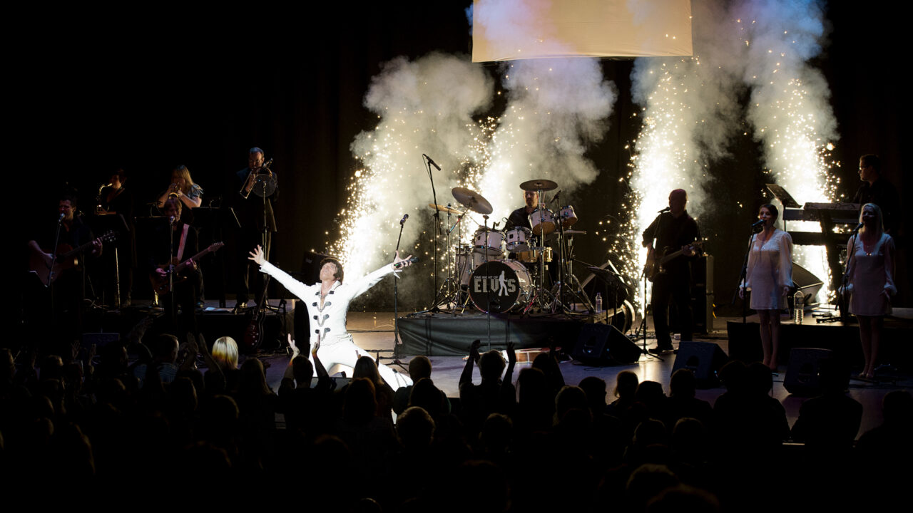 Lee Memphis King as Elvis (C) Jacqui Elliot Williams.